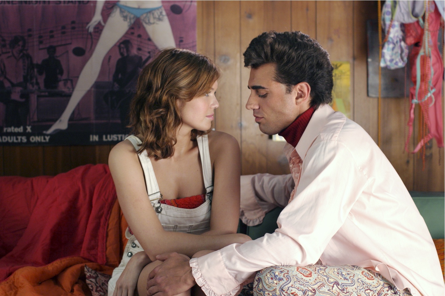 Still of Bobby Cannavale and Mandy Moore in Romance & Cigarettes (2005)