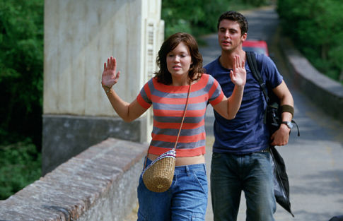 Still of Matthew Goode and Mandy Moore in Chasing Liberty (2004)