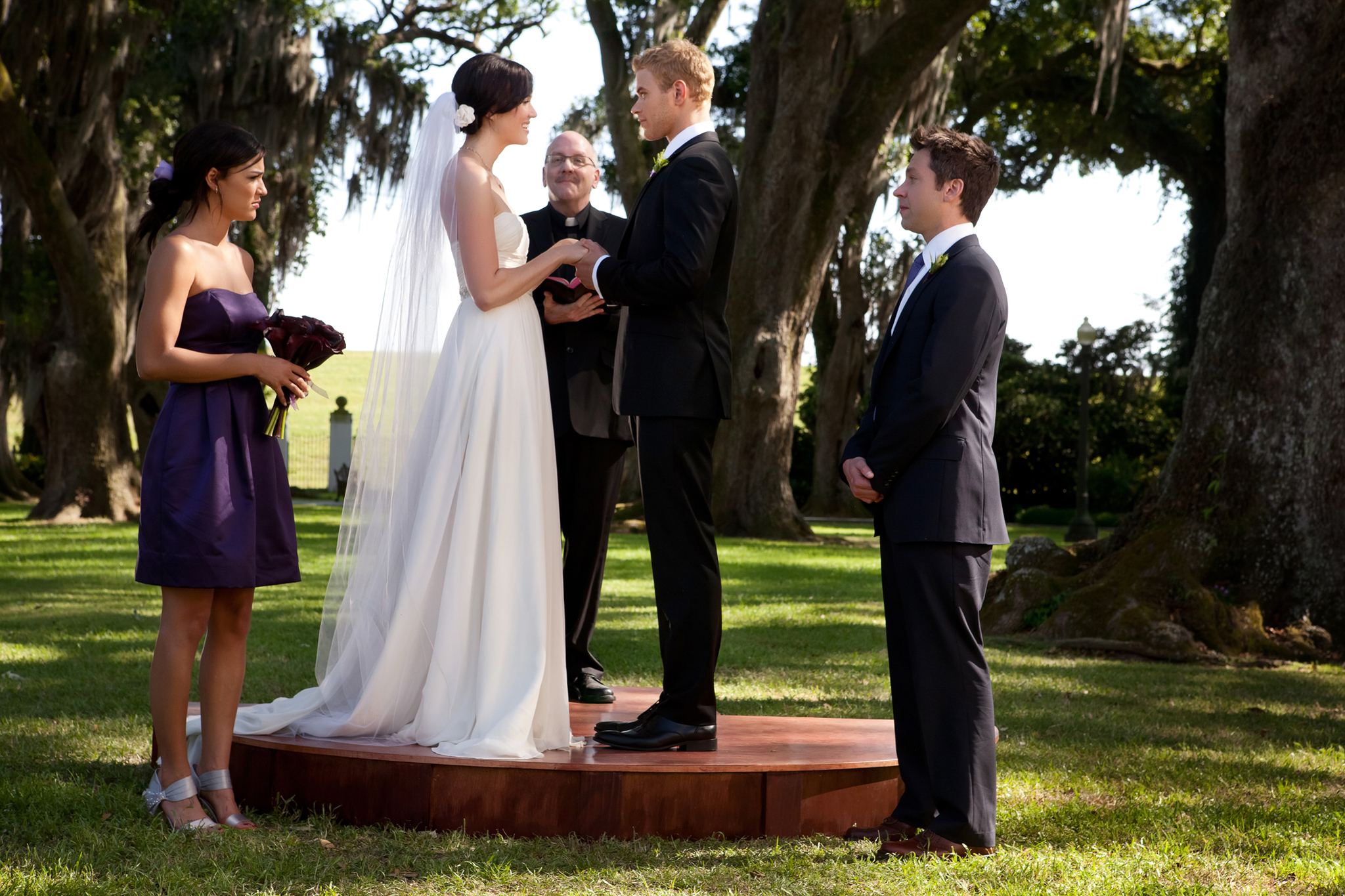 Still of Mandy Moore, Michael Weston, Jessica Szohr and Kellan Lutz in Meile, vedybos, seimyninis gyvenimas (2011)
