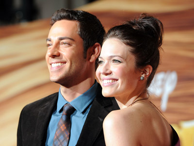 Mandy Moore and Zachary Levi at event of Ilgo plauko istorija (2010)