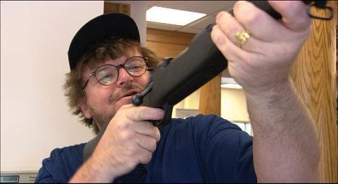 Still of Michael Moore in Bowling for Columbine (2002)