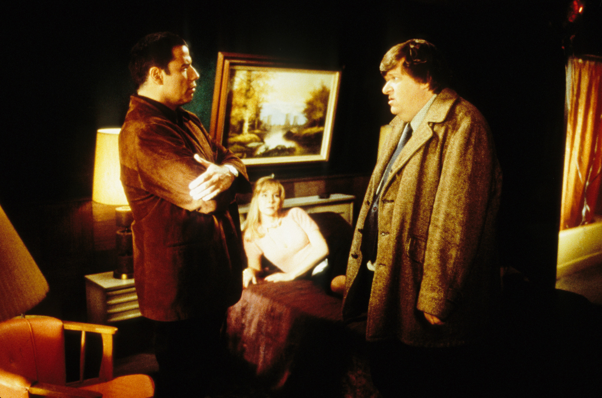 Still of John Travolta, Lisa Kudrow and Michael Moore in Lucky Numbers (2000)