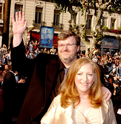 Kathleen Glynn and Michael Moore at event of Fahrenheit 9/11 (2004)