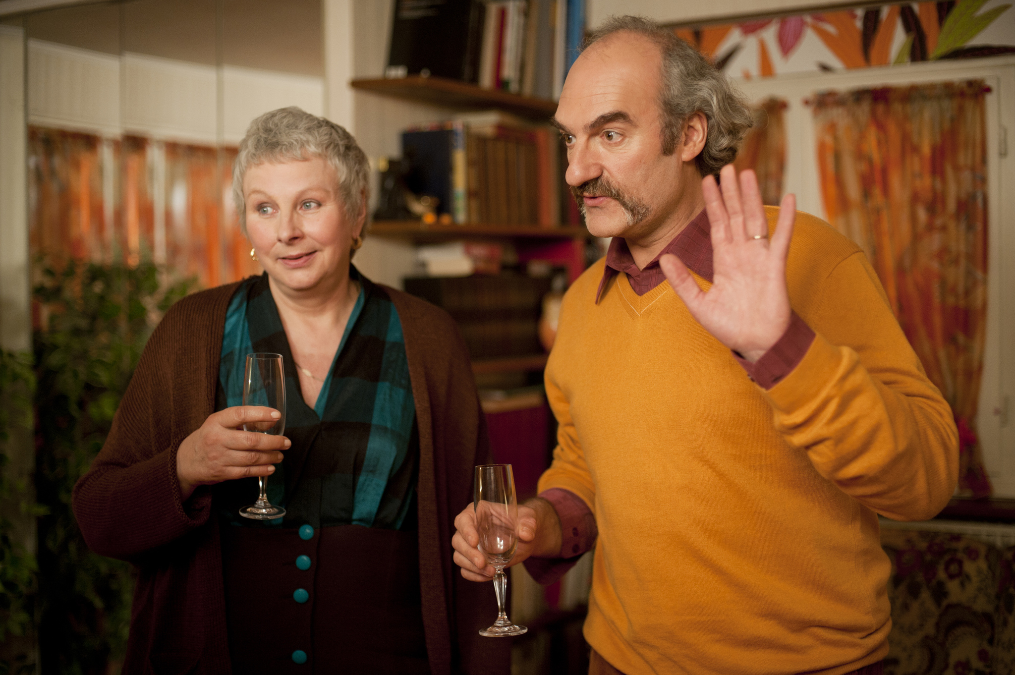 Still of Yolande Moreau and Michel Vuillermoz in Camille redouble (2012)