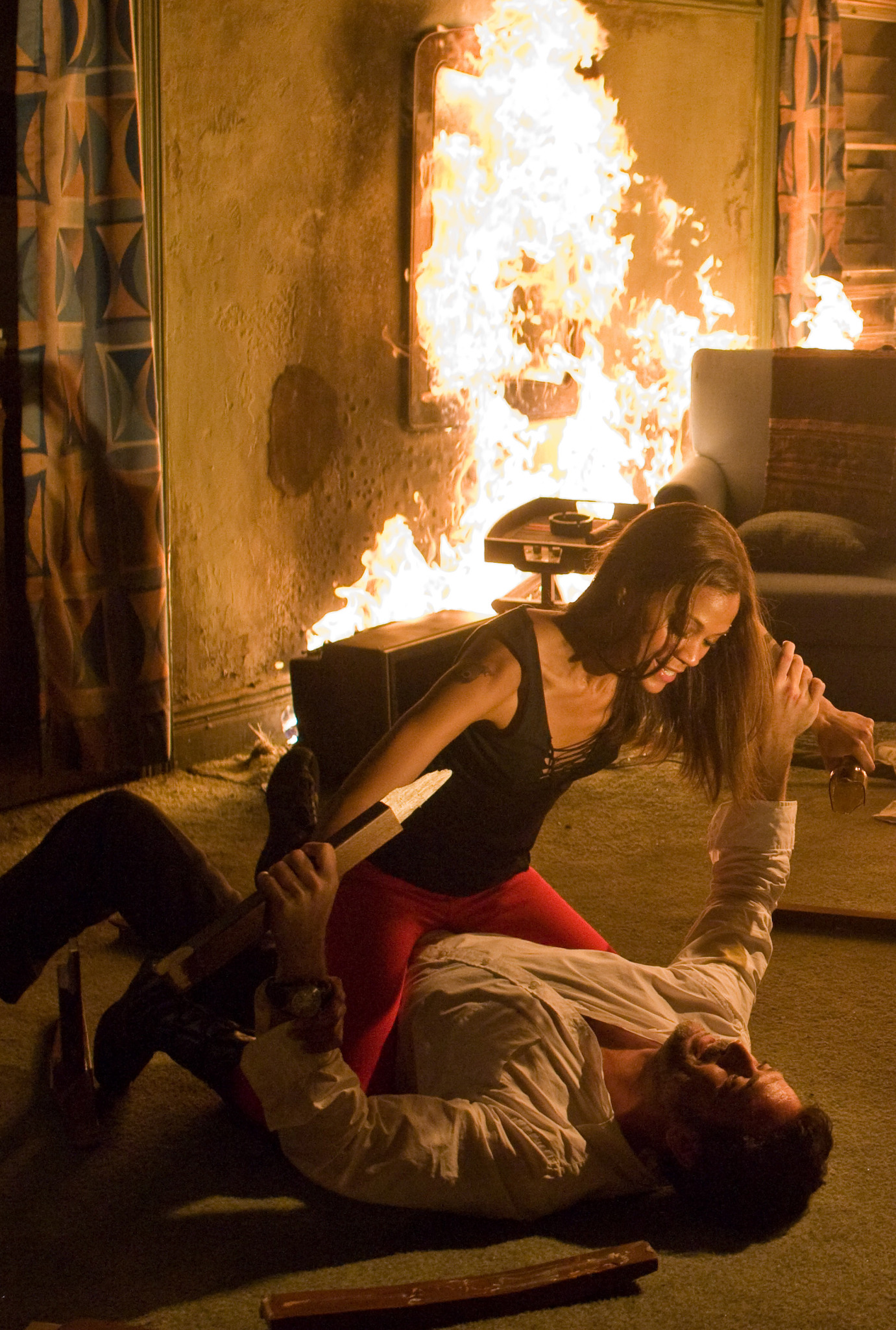 Still of Jeffrey Dean Morgan and Zoe Saldana in The Losers (2010)
