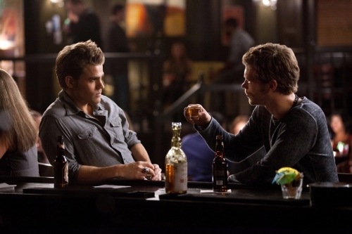 Still of Joseph Morgan and Paul Wesley in Vampyro dienorasciai (2009)