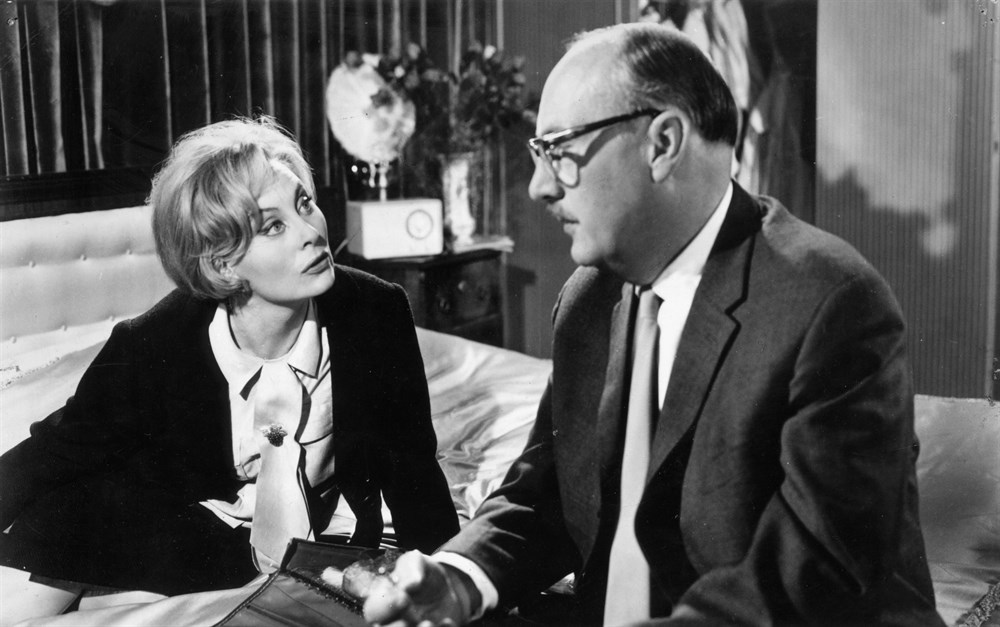 Still of Michele Morgan and Gottfried Reinhardt in Menschen im Hotel (1959)