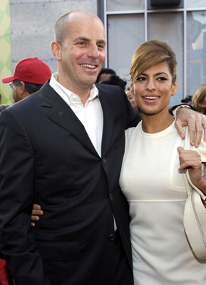 Eva Mendes and Neal H. Moritz at event of Greiti ir Isiute 2 (2003)