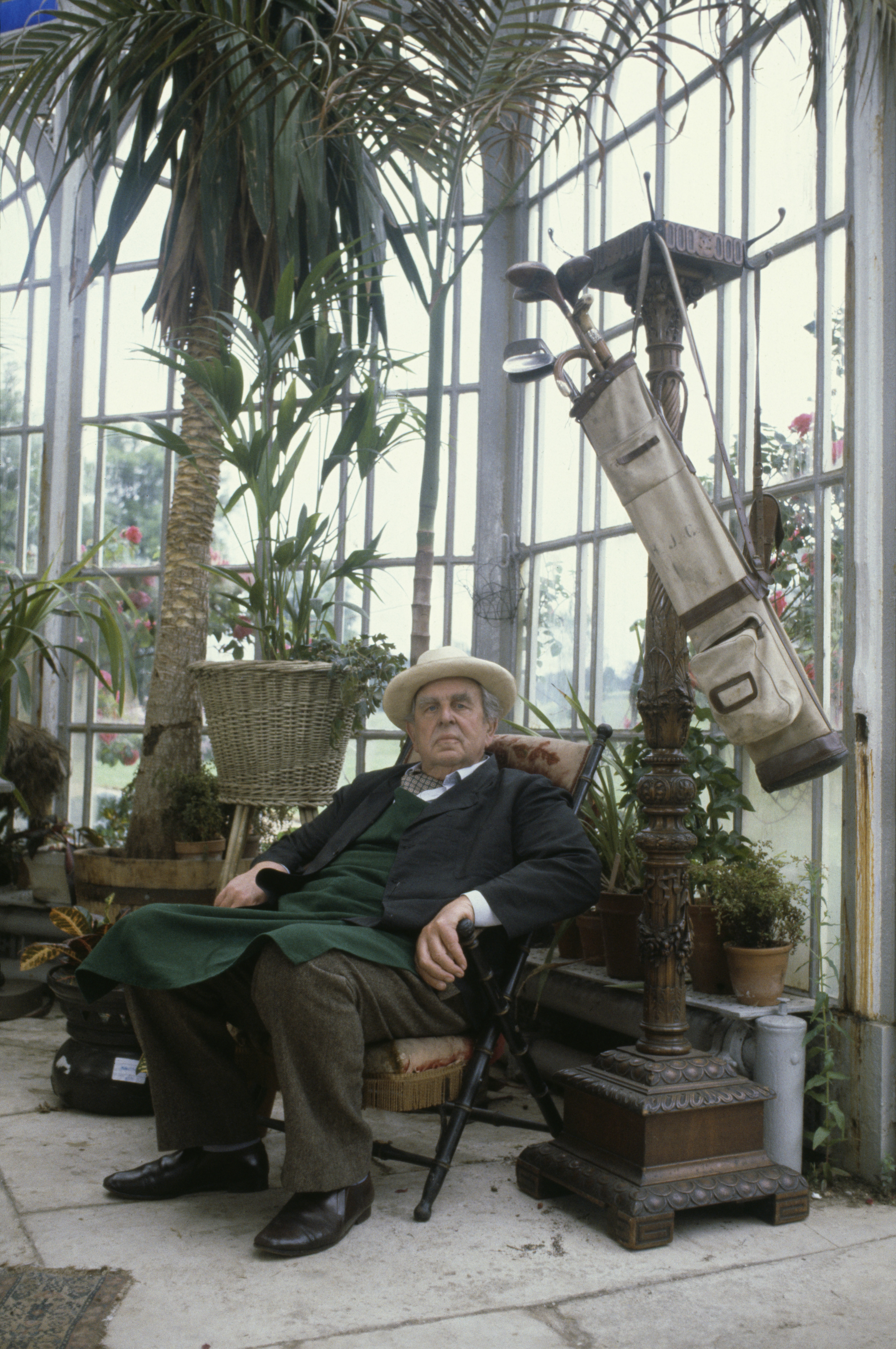 Still of Robert Morley in High Road to China (1983)