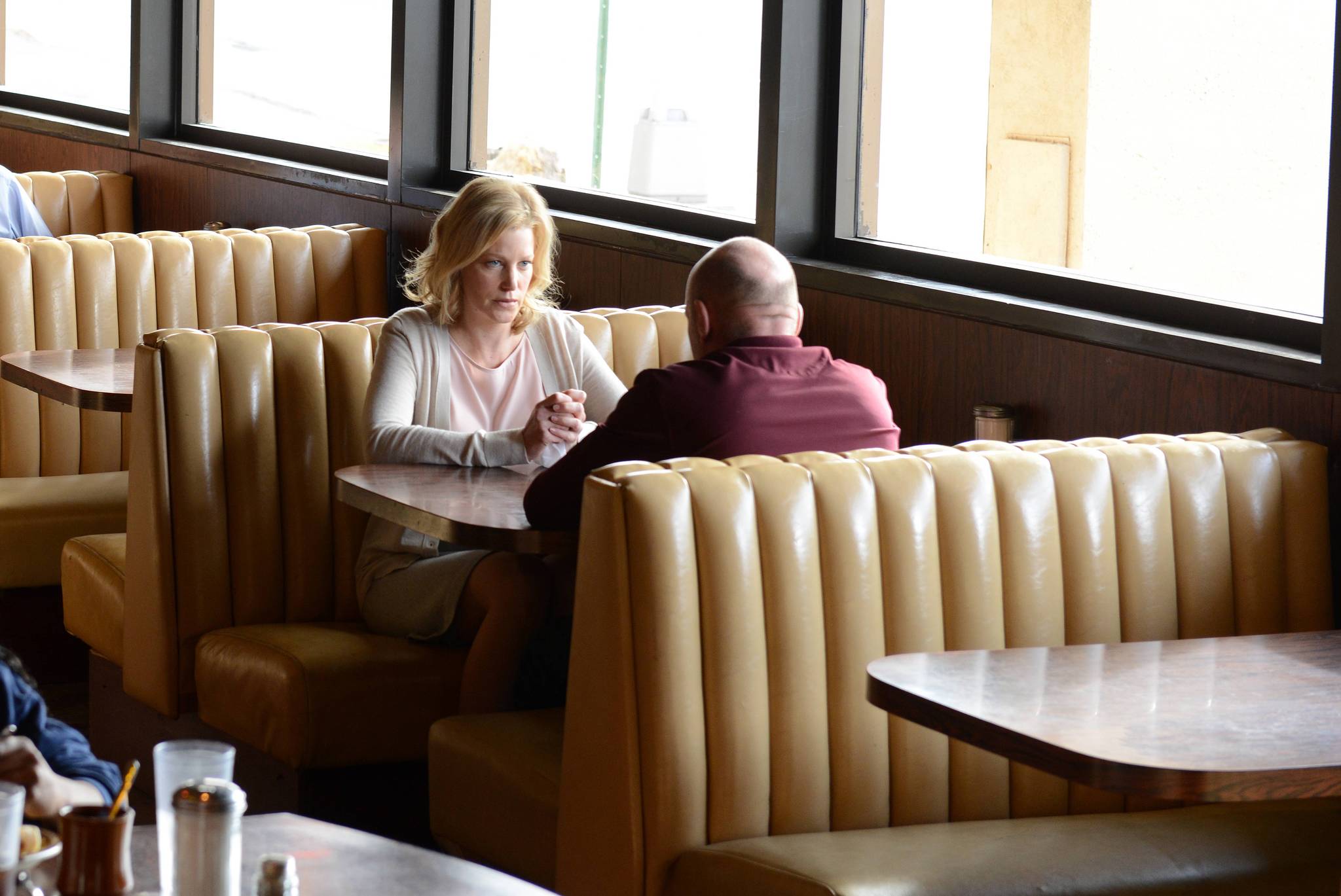 Still of Anna Gunn and Dean Norris in Brestantis blogis (2008)