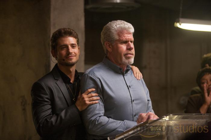 Still of Ron Perlman and Julian Morris in Hand of God (2014)