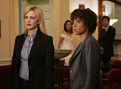 Still of Kathryn Morris and Tracie Thoms in Cold Case (2003)