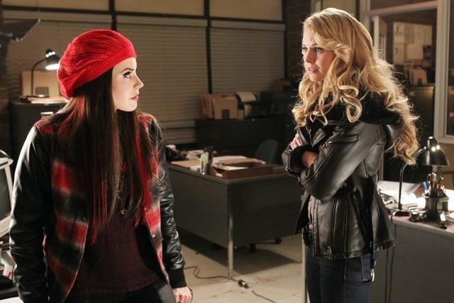 Still of Jennifer Morrison and Meghan Ory in Once Upon a Time (2011)