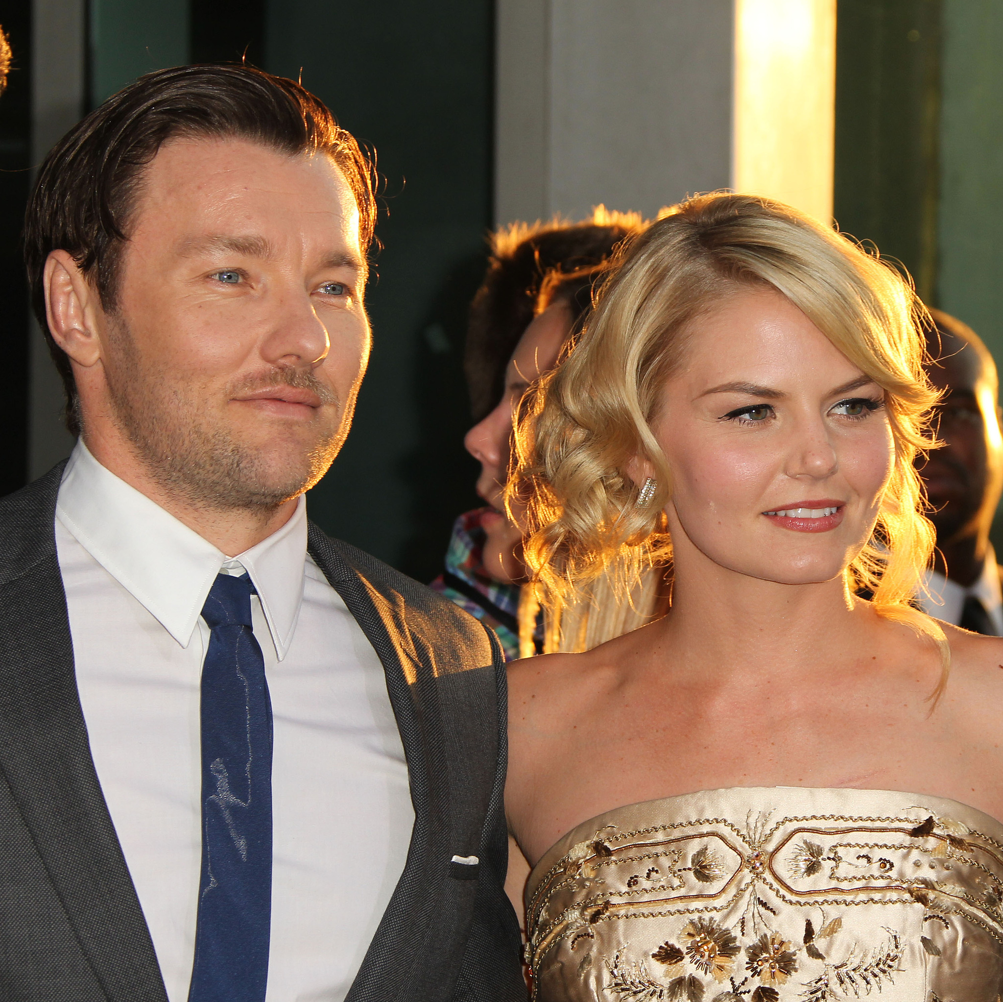 Joel Edgerton and Jennifer Morrison at event of Kovotojai (2011)