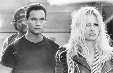Still of Pamela Anderson and Temuera Morrison in Barb Wire (1996)