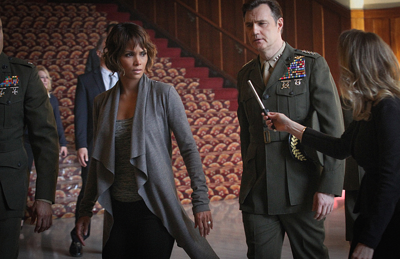 Still of Halle Berry and David Morrissey in Extant (2014)