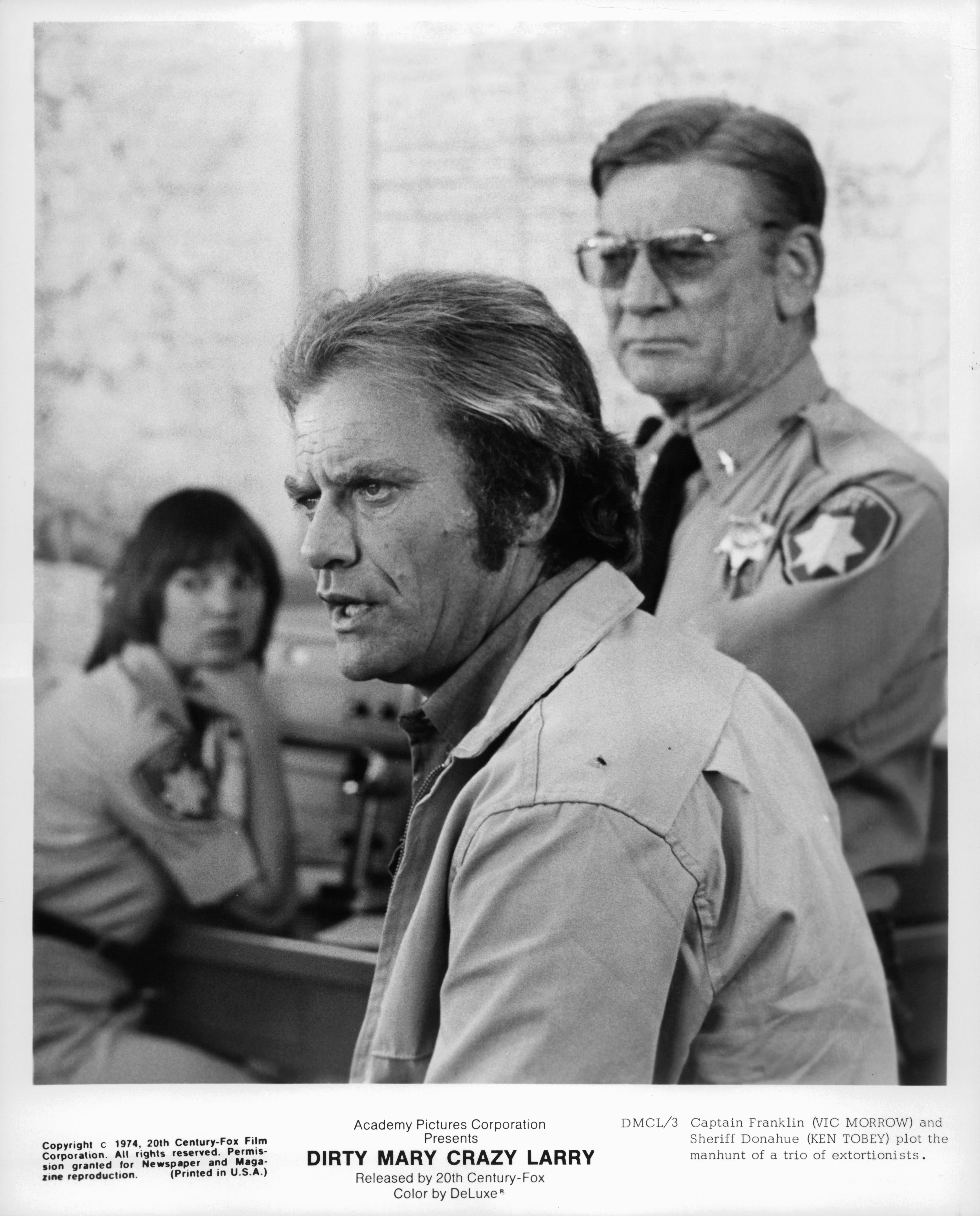 Still of Vic Morrow and Kenneth Tobey in Dirty Mary Crazy Larry (1974)