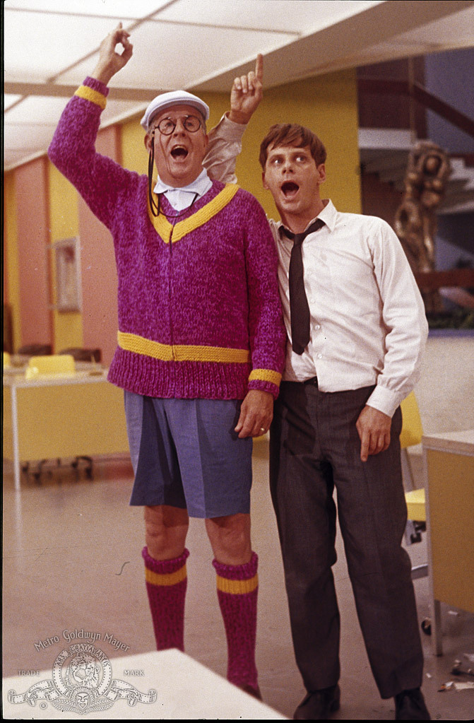 Still of Robert Morse and Rudy Vallee in How to Succeed in Business Without Really Trying (1967)