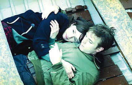 Still of Ewan McGregor and Emily Mortimer in Young Adam (2003)