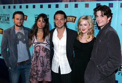 Jordana Brewster, Ashley Johnson, David Moscow, Gregory Smith and Logan Bartholomew at event of Nearing Grace (2005)