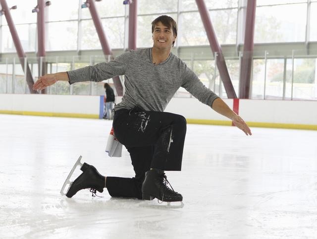 Still of Jonny Moseley in Skating with the Stars (2010)