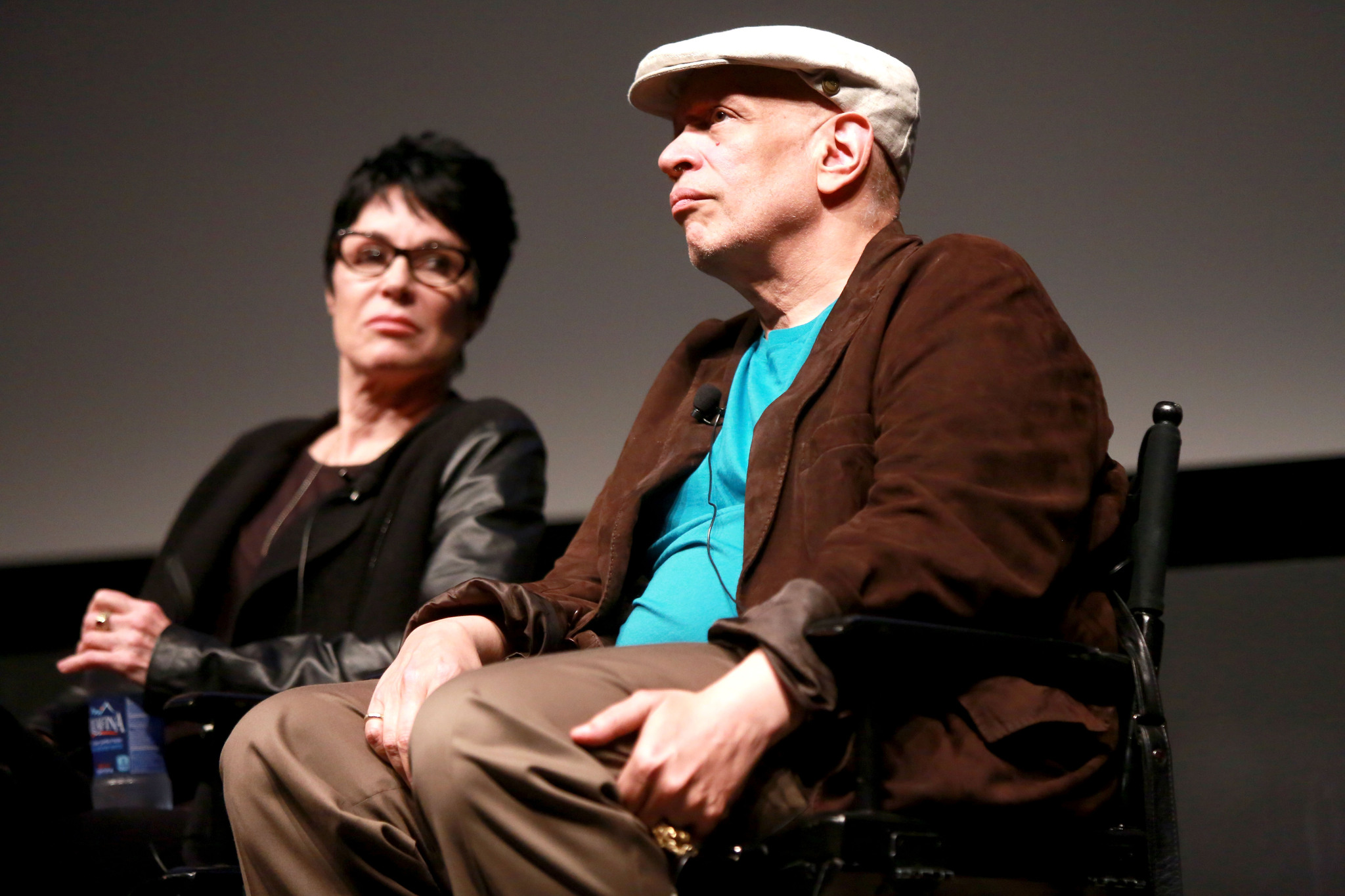 Jennifer Lee and Walter Mosley at event of Richard Pryor: Omit the Logic (2013)