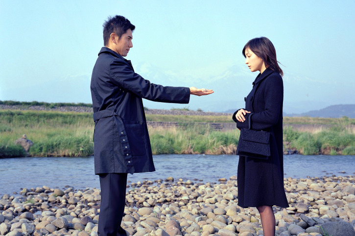 Still of Ryôko Hirosue and Masahiro Motoki in Okuribito (2008)