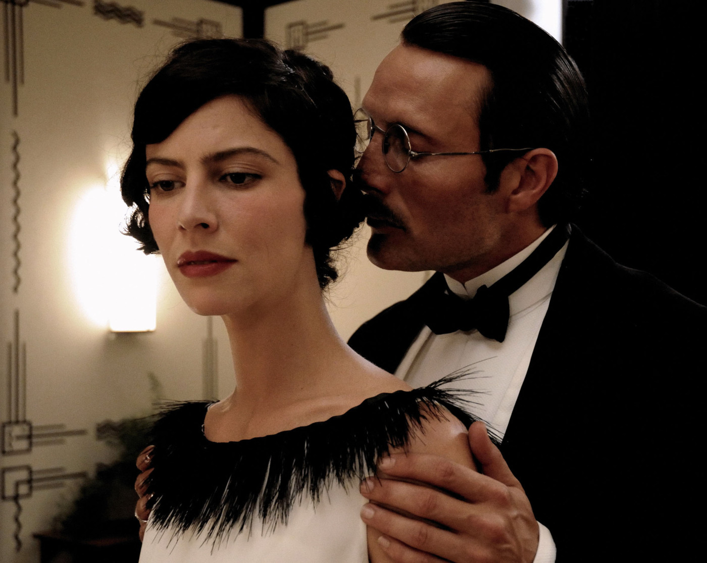 Still of Mads Mikkelsen and Anna Mouglalis in Coco Chanel & Igor Stravinsky (2009)