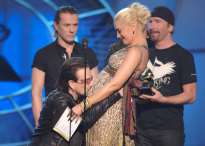 Gwen Stefani, Bono, Larry Mullen Jr. and The Edge at event of The 48th Annual Grammy Awards (2006)