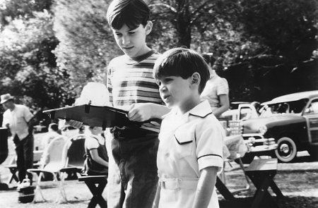 Still of Joseph Mazzello and Seth Mumy in Three Wishes (1995)