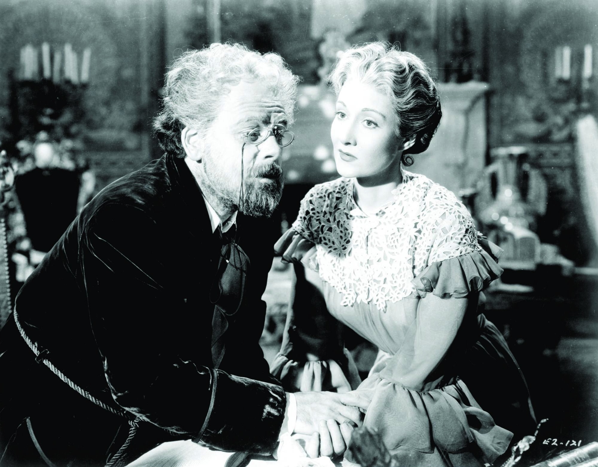Still of Gloria Holden and Paul Muni in The Life of Emile Zola (1937)