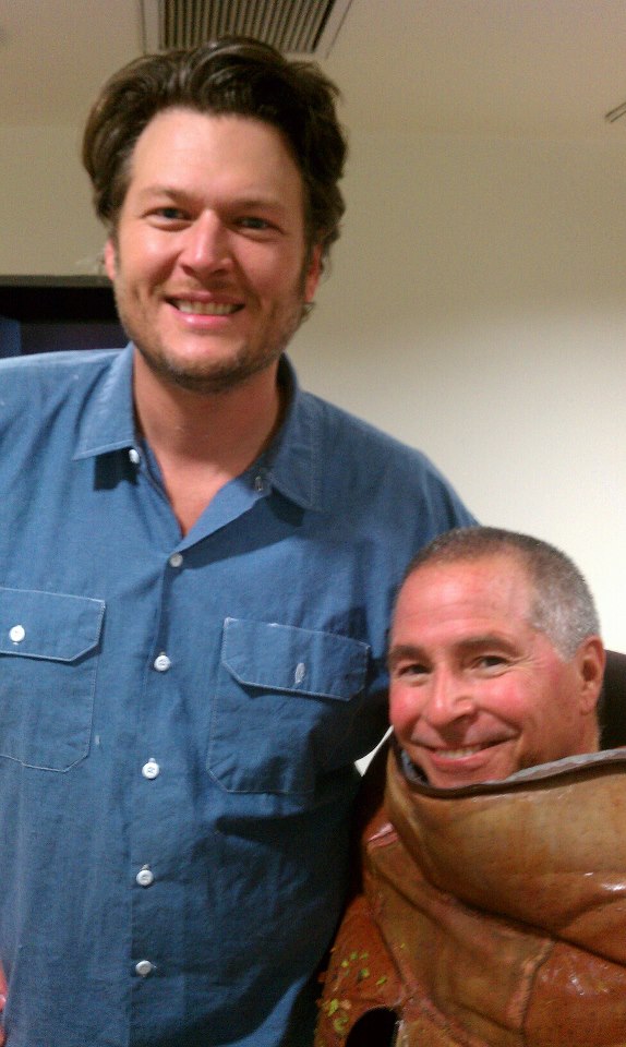 Blake Shelton & Michael Munoz backstage at 