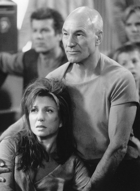 Still of Patrick Stewart and Donna Murphy in Star Trek: Insurrection (1998)