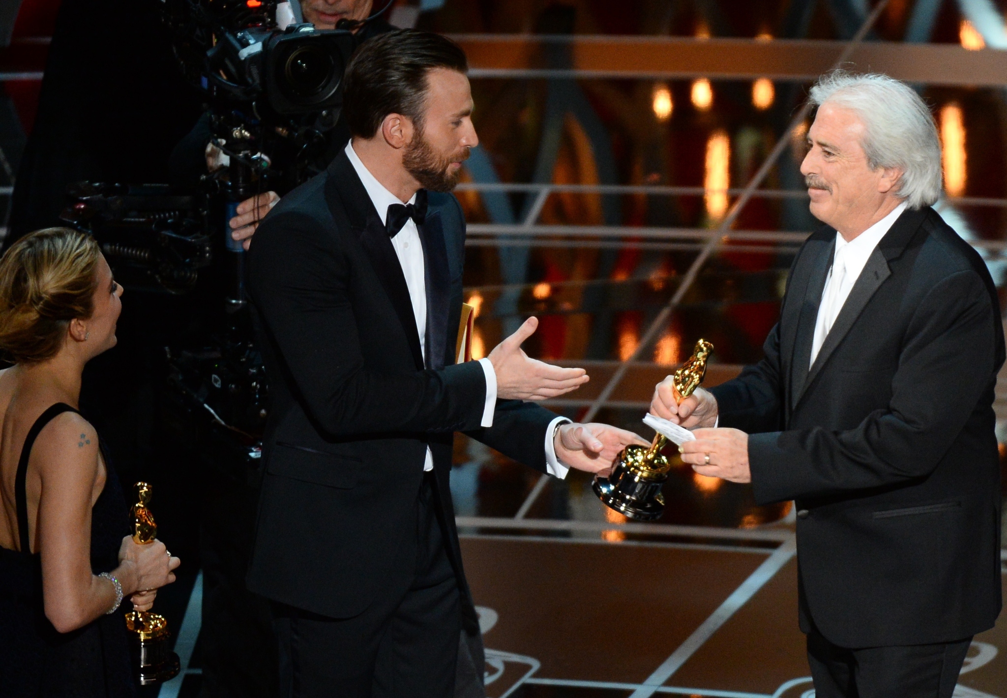 Chris Evans, Alan Robert Murray and Sienna Miller at event of The Oscars (2015)