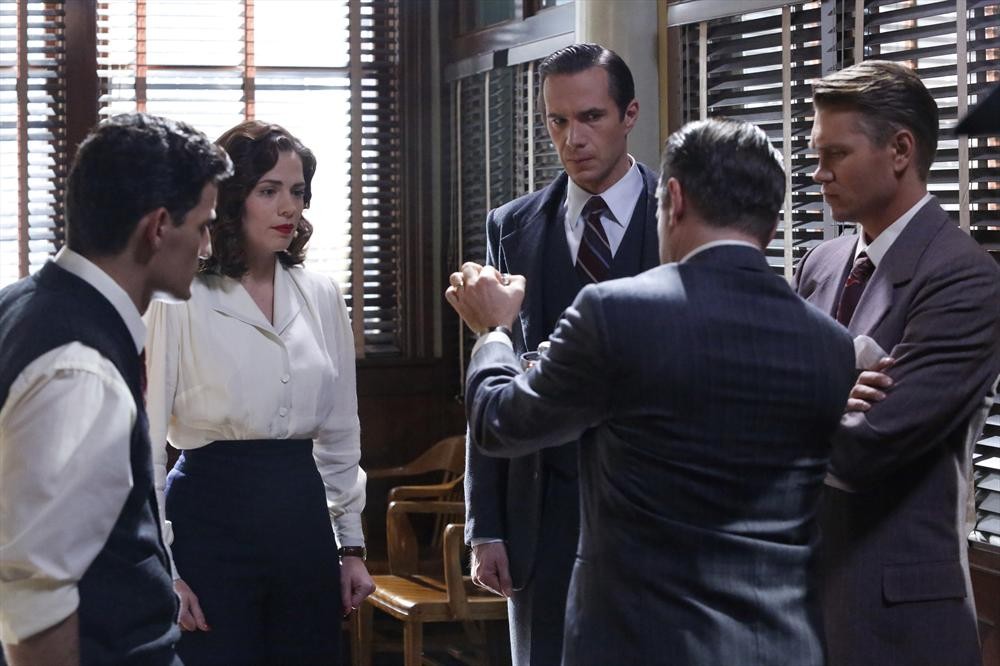 Still of James D'Arcy, Chad Michael Murray, Shea Whigham, Hayley Atwell and Enver Gjokaj in Agent Carter (2015)