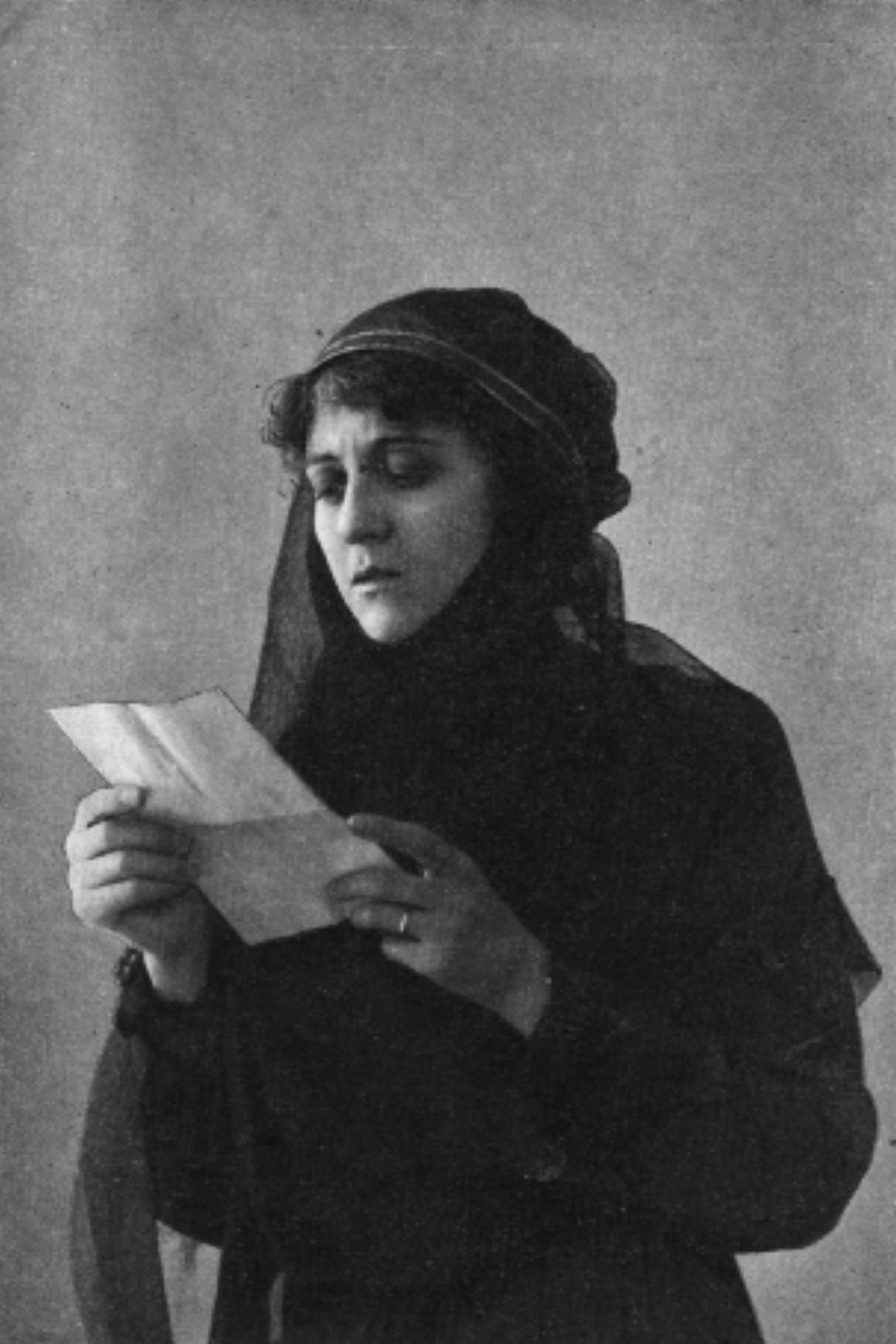 Still of Yvette Andréyor and Musidora in Judex (1916)