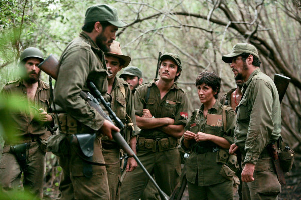 Still of Benicio Del Toro, Demian Bichir, Elvira Mínguez and Rodrigo Santoro in Che: Part One (2008)