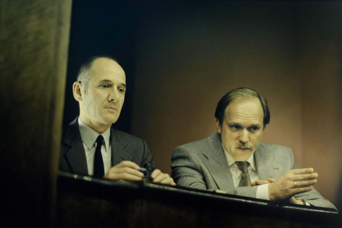Still of Ulrich Mühe and Ulrich Tukur in The Lives of Others (2006)