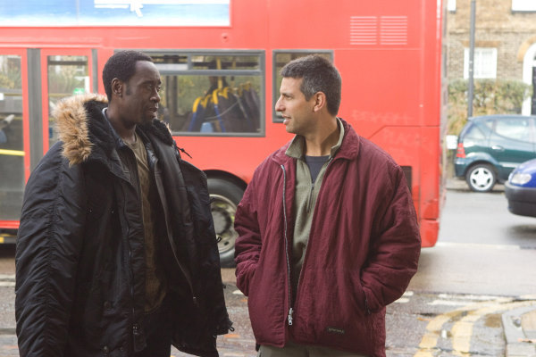 Still of Don Cheadle and Jeffrey Nachmanoff in Isdavikas (2008)