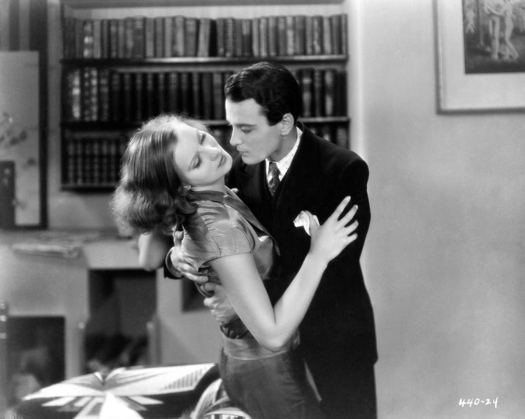 Still of Greta Garbo and Conrad Nagel in The Kiss (1929)