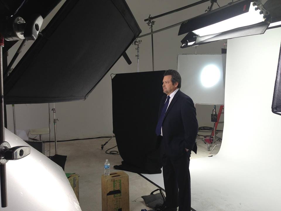 Rick Najera on set of HBO's Habla