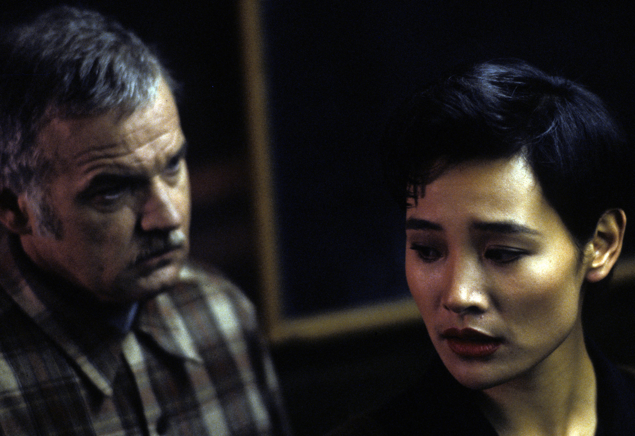 Still of Joan Chen and Jack Nance in Twin Pykso miestelis (1990)