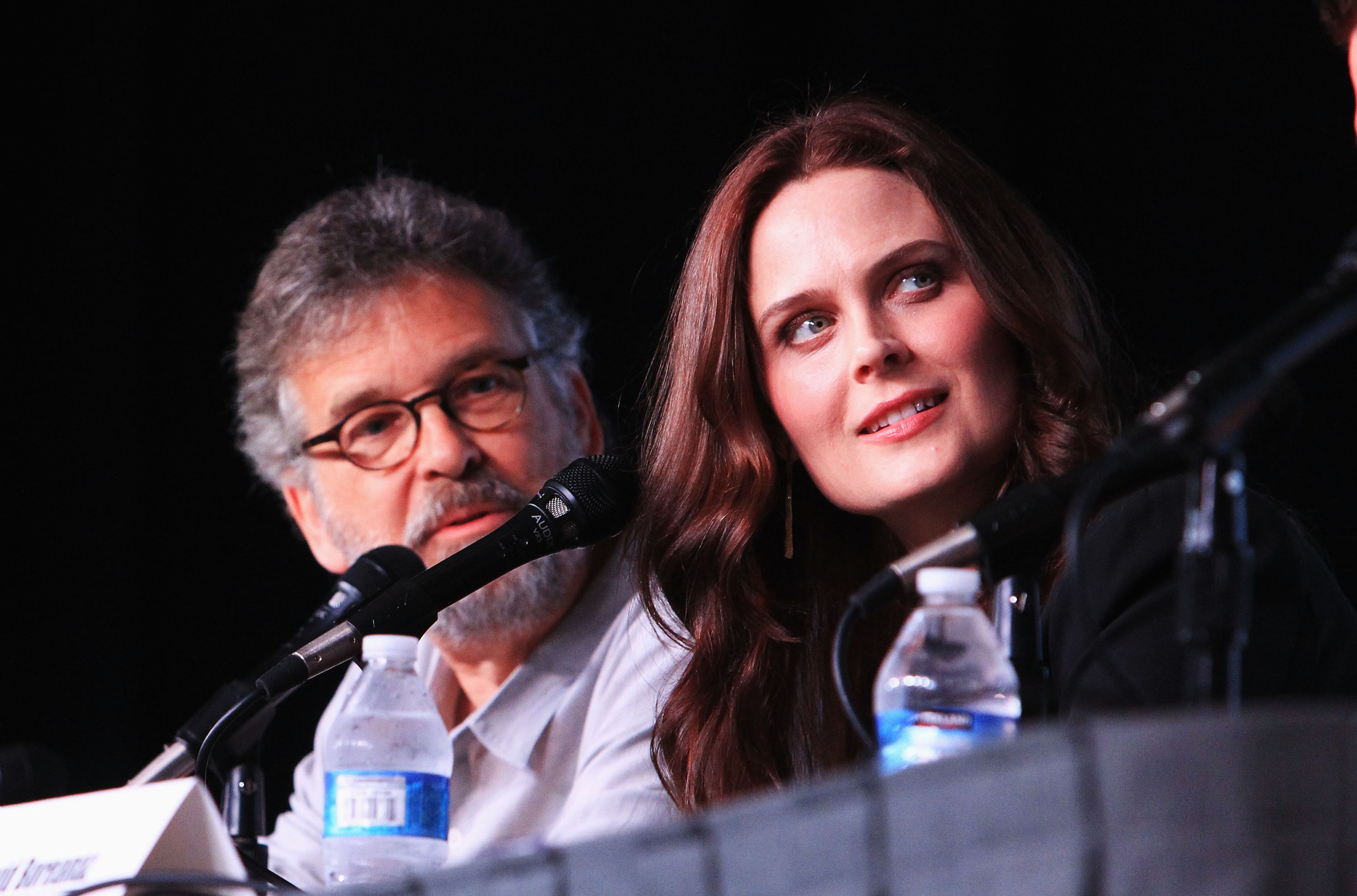 Emily Deschanel and Stephen Nathan at event of Kaulai (2005)