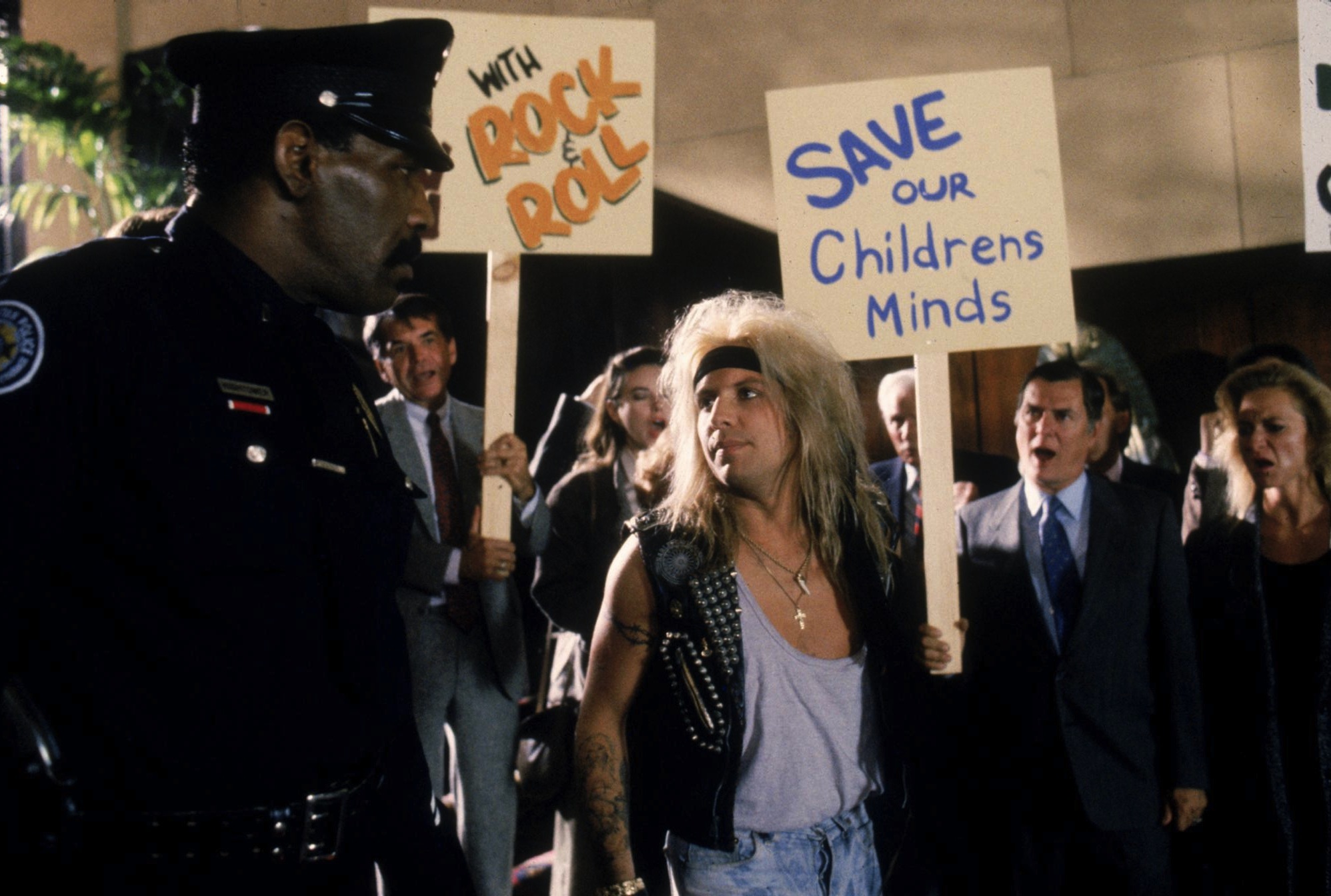 Still of Vince Neil and Bubba Smith in Police Academy 6: City Under Siege (1989)