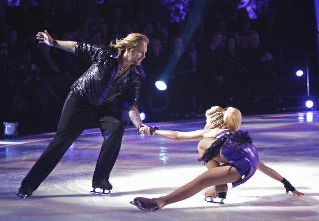 Still of Vince Neil and Jennifer Wester in Skating with the Stars (2010)