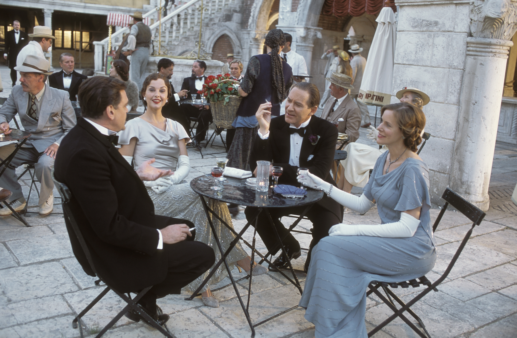 Still of Ashley Judd, Kevin Kline, Kevin McNally and Sandra Nelson in De-Lovely (2004)