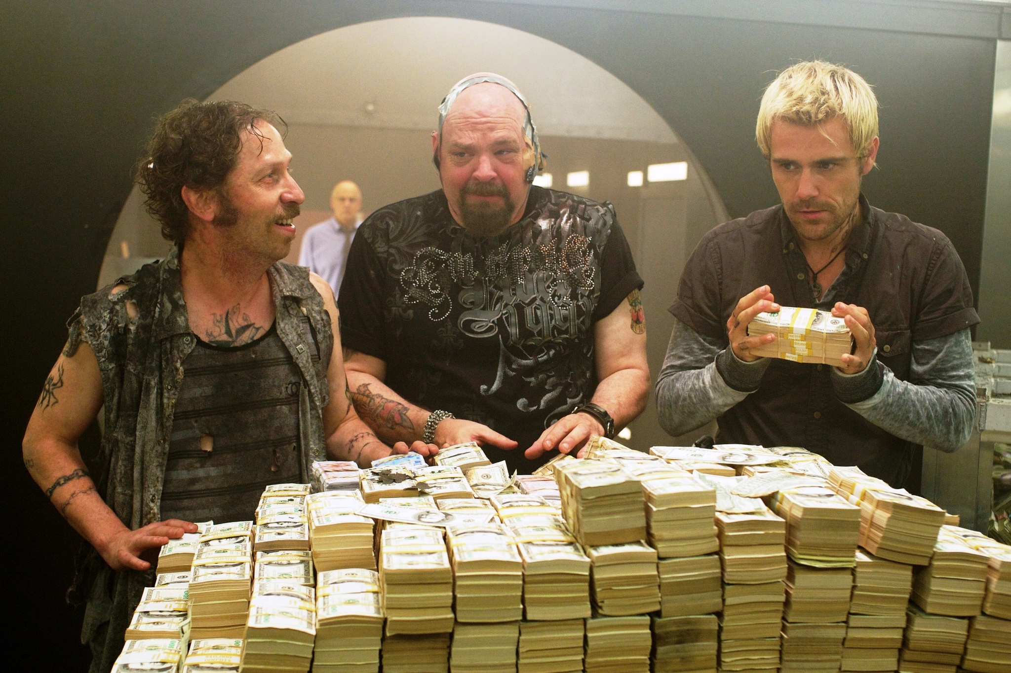 Still of Tim Blake Nelson, Pruitt Taylor Vince and Rob Huebel in Flypaper (2011)