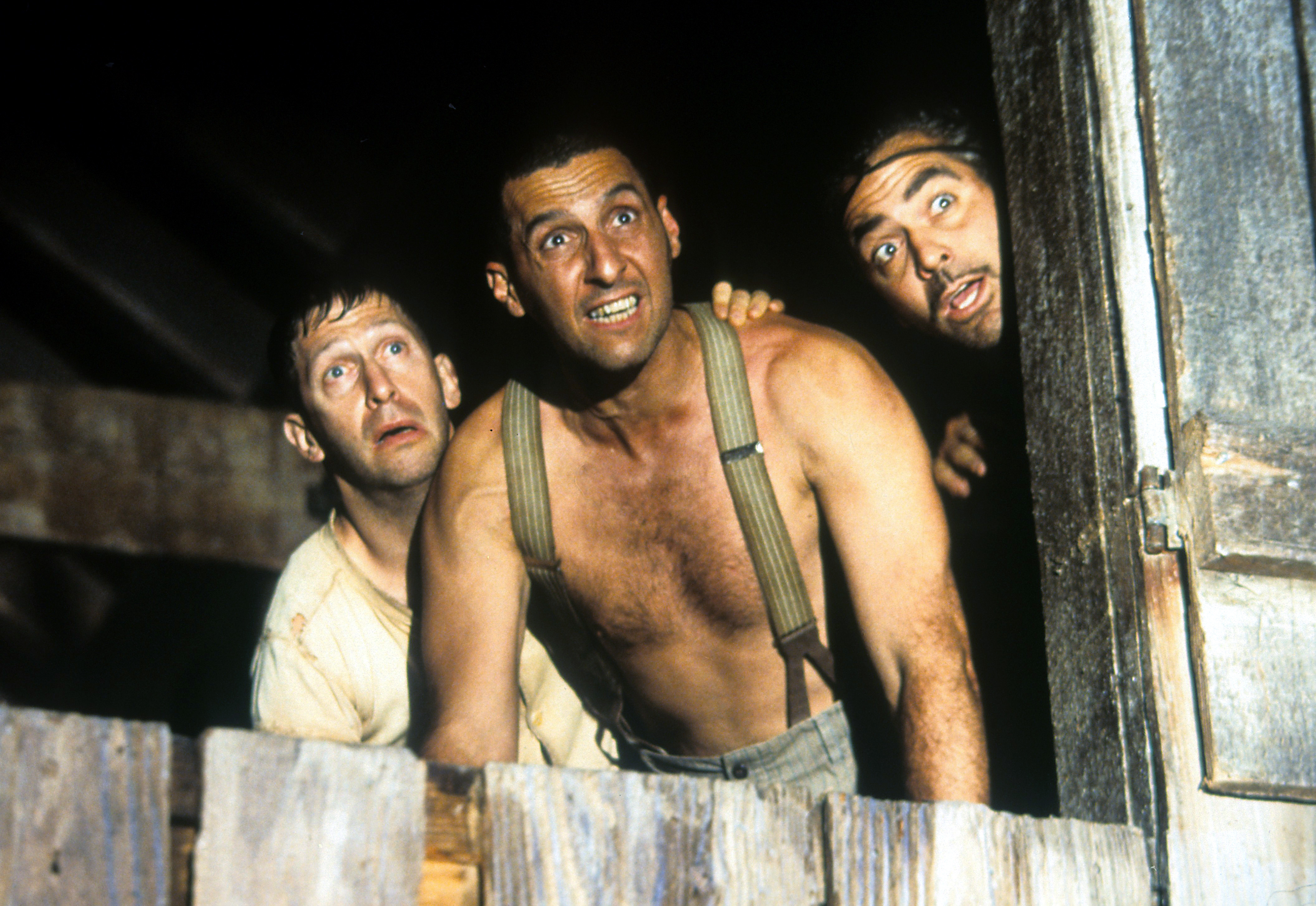 Still of George Clooney, John Turturro and Tim Blake Nelson in O Brother, Where Art Thou? (2000)