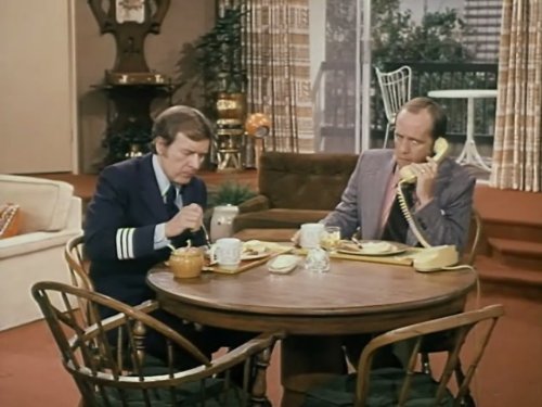 Still of Bill Daily and Bob Newhart in The Bob Newhart Show (1972)