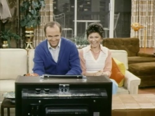Still of Bob Newhart and Suzanne Pleshette in The Bob Newhart Show (1972)